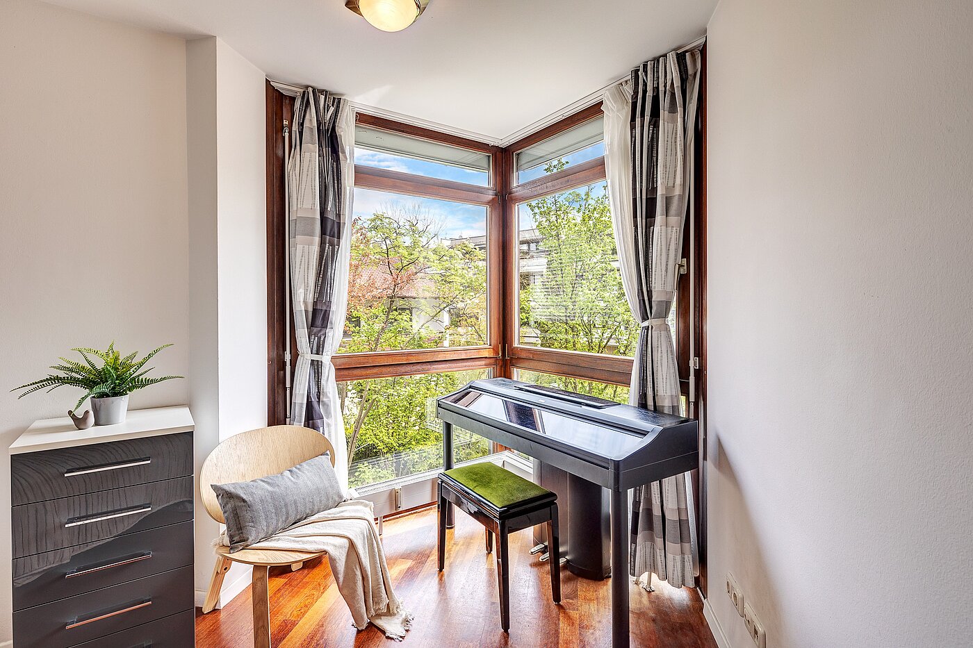 Appartement avec 3 pièces | München-Schwabing | 2202ML12 | Viel Licht strömt ein
