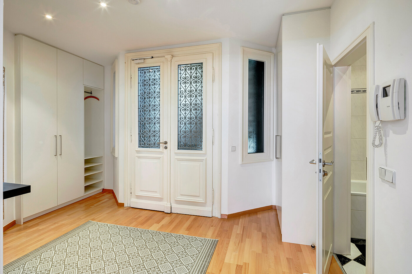 Appartement avec 1 pièce | München-Ludwigsvorstadt | 70388 | Eingangstüre