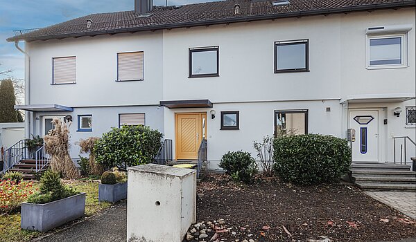 Maison mitoyenne avec 5 pièces | Unterschleißheim | 70187 | Ansicht von der Straße aus