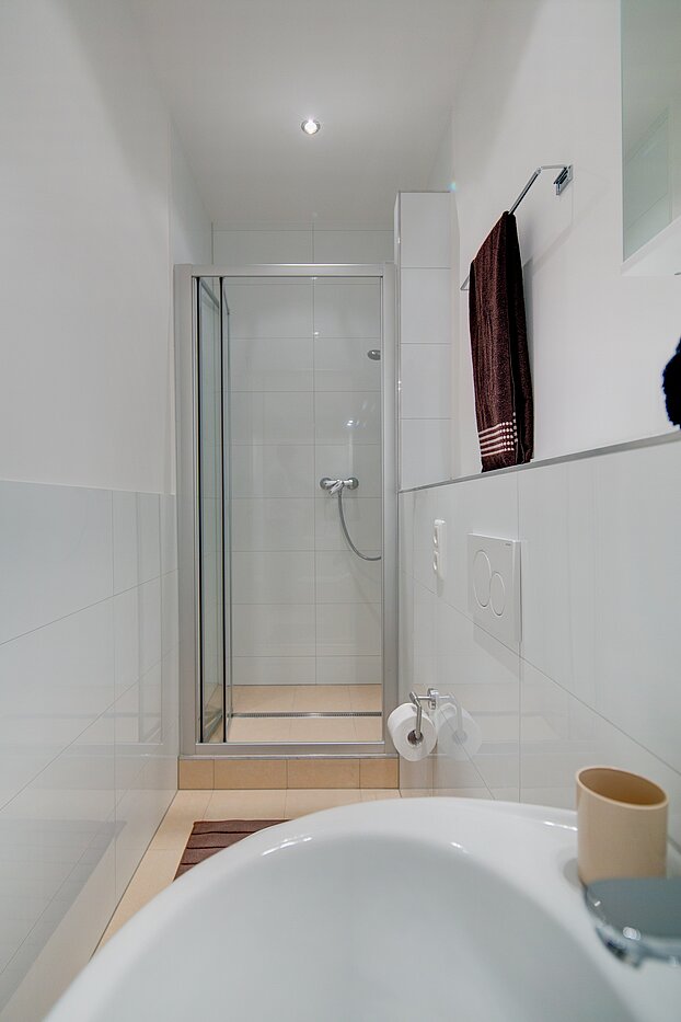Appartement au rez-de-chaussée avec 4 pièces | München-Neuhausen | 70471 | ...mit Dusche