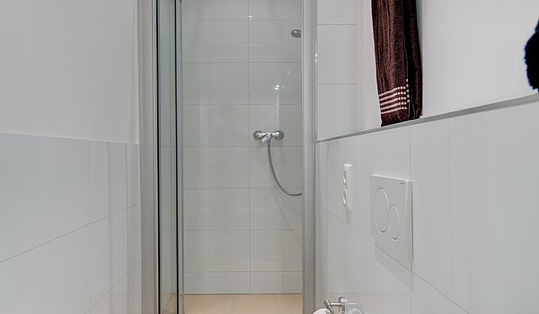 Appartement au rez-de-chaussée avec 4 pièces | München-Neuhausen | 70471 | ...mit Dusche