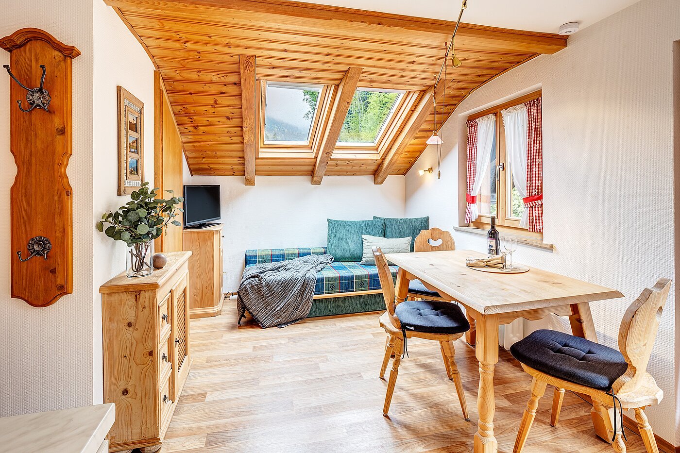 Appartement au dernier étage avec 2 pièces | Bad Wiessee | 70017 | Wohnen und Essen