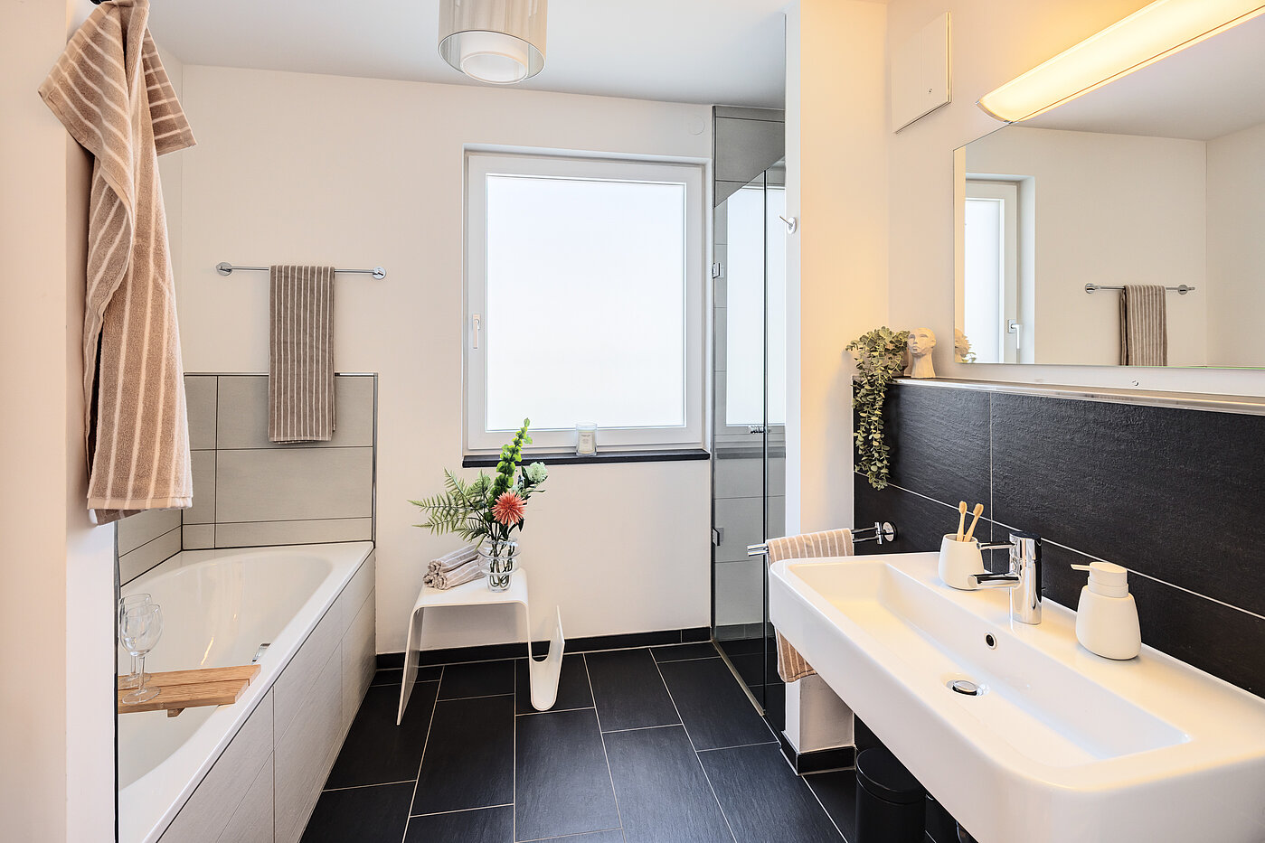Penthouse avec 2 pièces | München-Bogenhausen | 70385 | Geschmackvolles Bad...