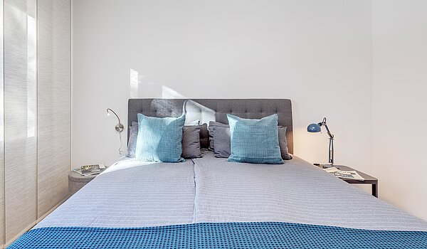 Appartement au rez-de-chaussée avec 2 pièces | München-Moosach | 70462 | Großes Bett