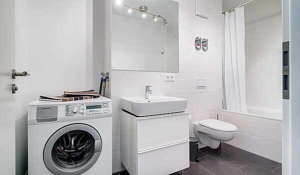 Appartement avec 3 pièces | München-Moosach | 70164 | Badezimmer mit Waschmaschinenanschluss..