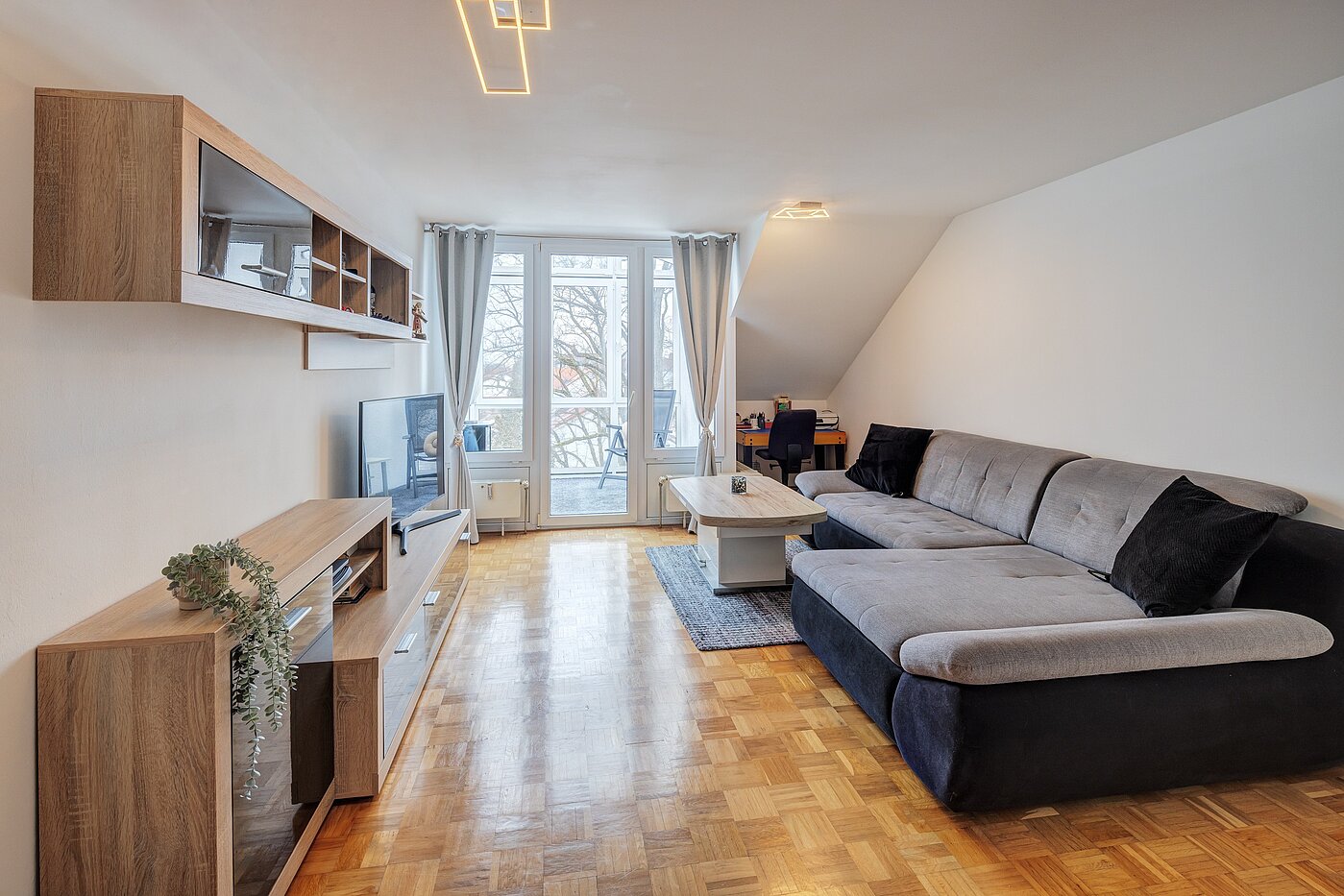 Appartement avec 2 pièces | Poing | 70373 | ...Wohnbereich mit...