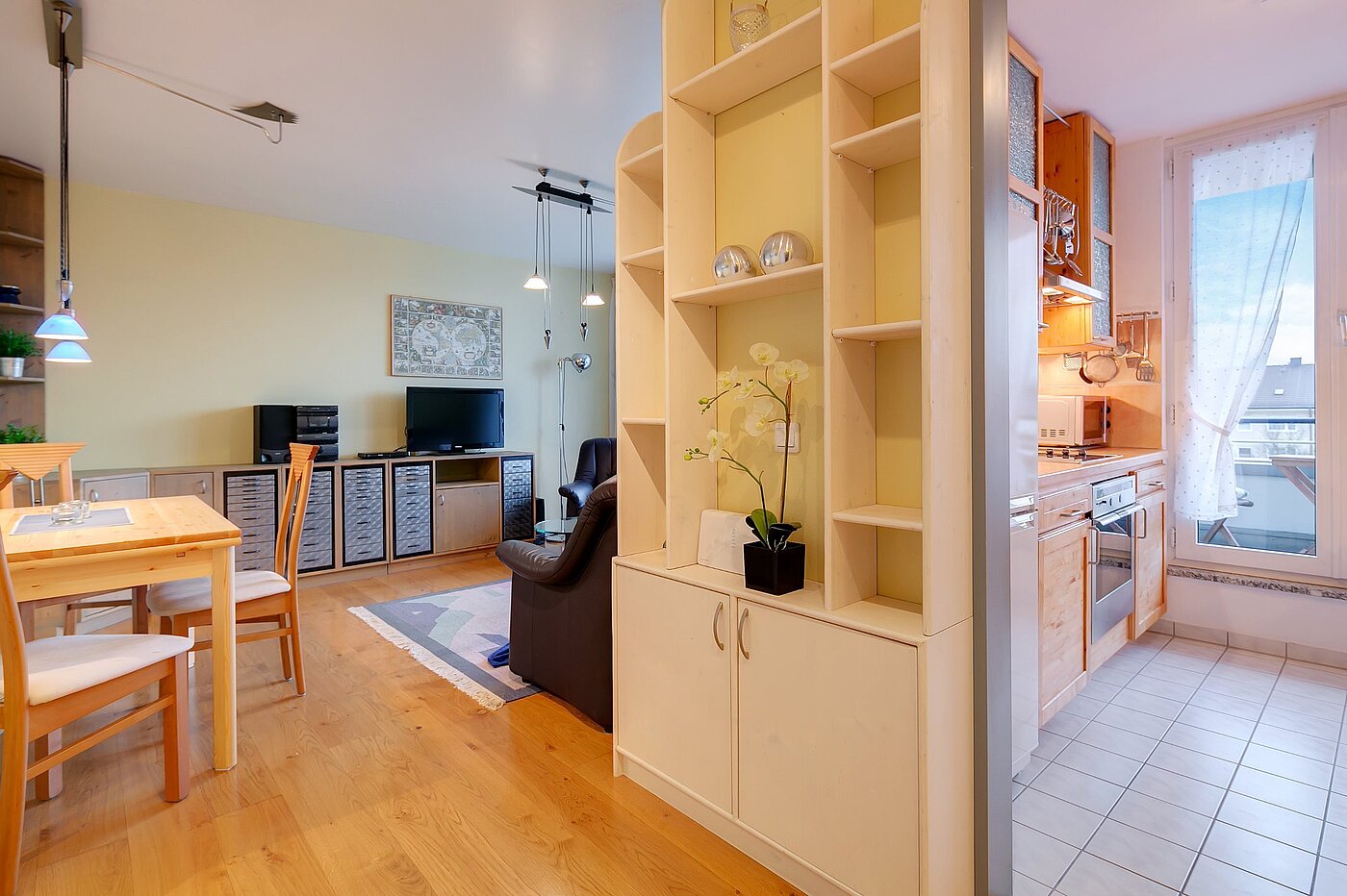 Appartement avec 2 pièces | München-Sendling-Westpark | 2102ML6 | Blick Wohnen und Küche