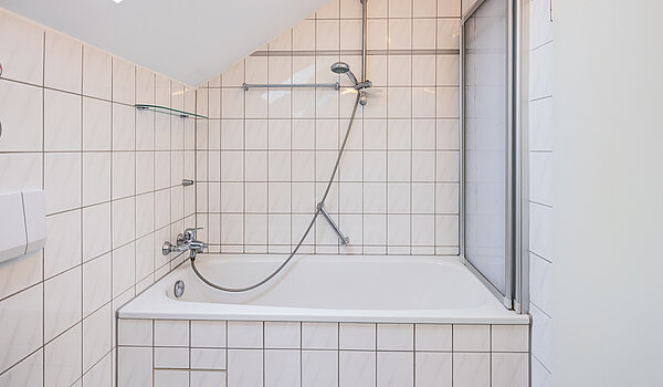 Appartement avec 2 pièces | Poing | 70373 | ...Badewanne