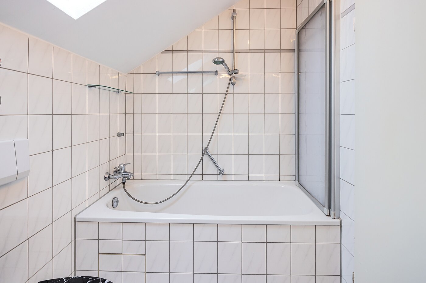Appartement avec 2 pièces | Poing | 70373 | ...Badewanne