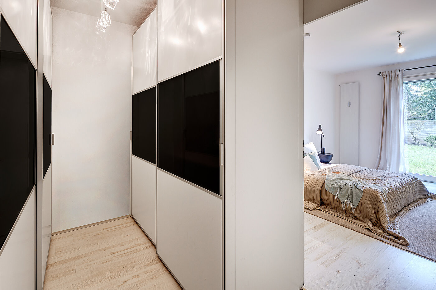 Appartement au rez-de-chaussée avec 2.5 pièces | 70018 | ...Einbauschränken zum...