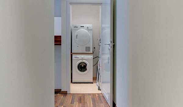 Appartement au rez-de-chaussée avec 4 pièces | München-Neuhausen | 70471 | Flur vom Eingang kommend