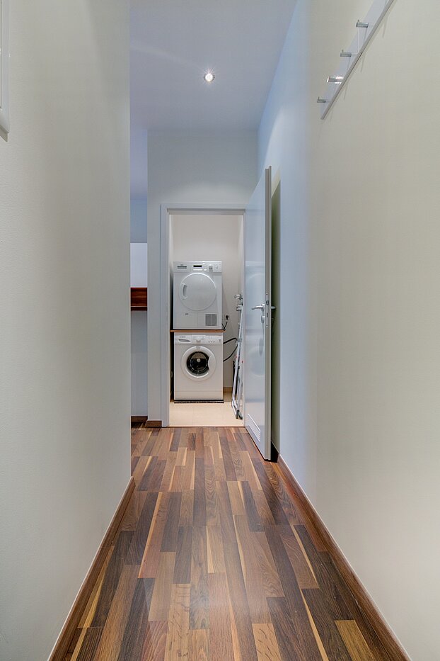 Appartement au rez-de-chaussée avec 4 pièces | München-Neuhausen | 70471 | Flur vom Eingang kommend