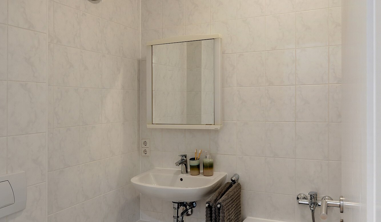 Appartement avec 1 pièce | München-Maxvorstadt | 2206ML5 | Edles, weiß gefliestes Bad...