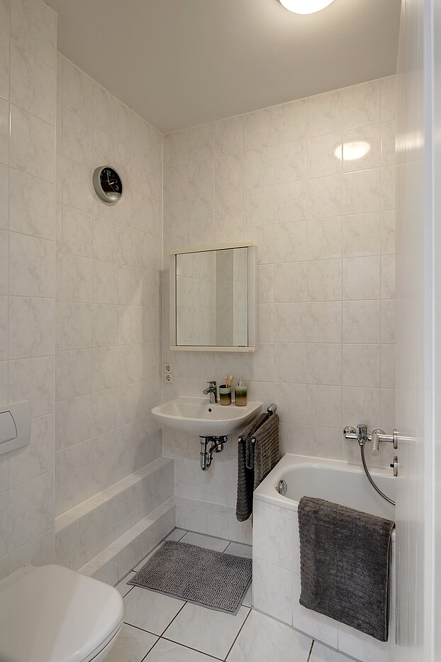 Appartement avec 1 pièce | München-Maxvorstadt | 2206ML5 | Edles, weiß gefliestes Bad...