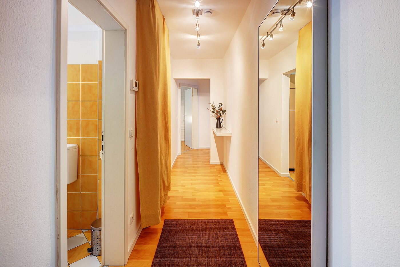 Appartement avec 2.5 pièces | München-Isarvorstadt | 70121 | Flur vom Eingang kommend