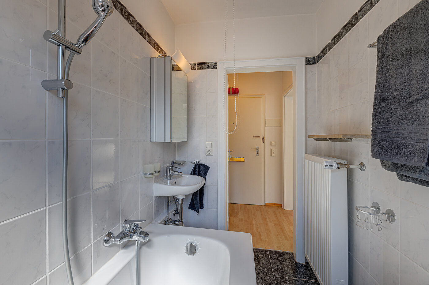 Appartement avec 1 pièce | München-Schwabing | 70449 | Hell gefliestes ...