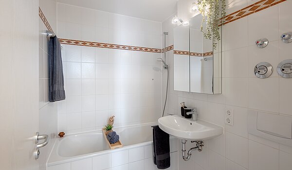 Appartement au rez-de-chaussée avec 2 pièces | München-Laim | 70464 | ...modernen Bad