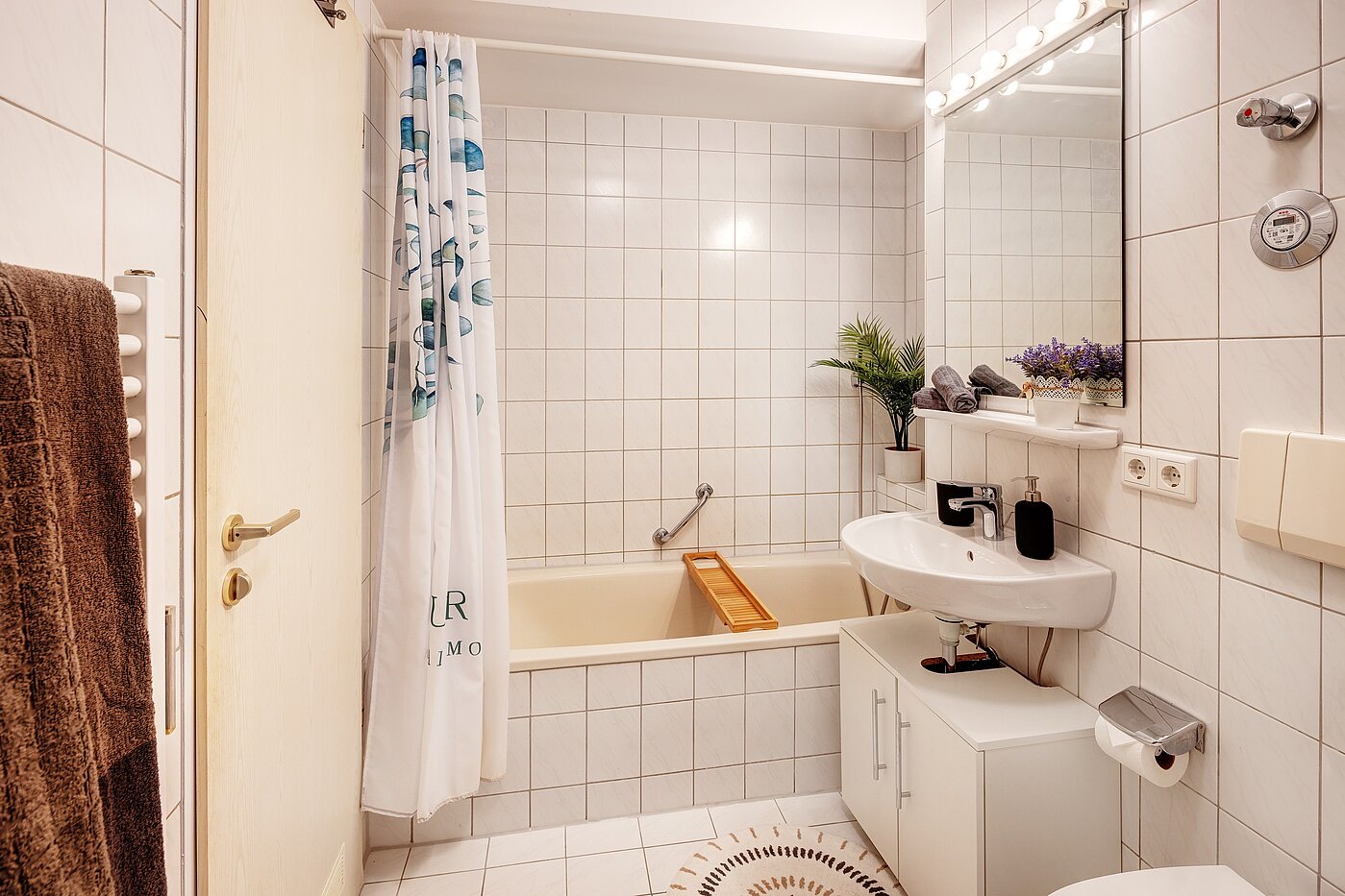 Appartement avec 2 pièces | München-Obersendling | 70039 | Weißgefliestes Wannenbad...