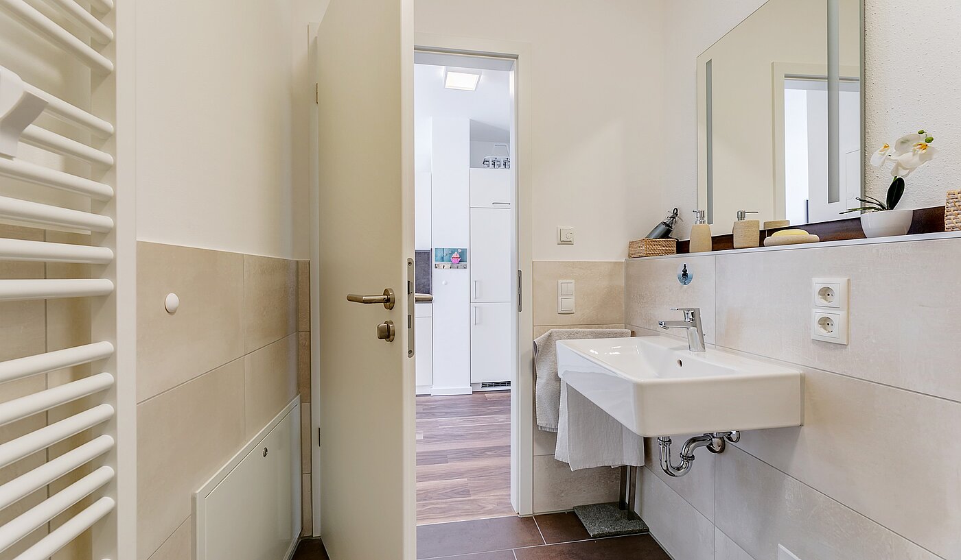 Appartement au rez-de-chaussée avec 1 pièce | München-Milbertshofen | 2202ML8 | ...und Handtuchheizkörper