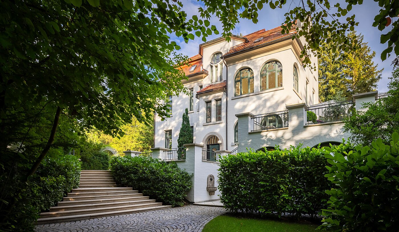 Villa avec 9 pièces | Reutlingen | 70231 | Hauptaufgang zur Villa