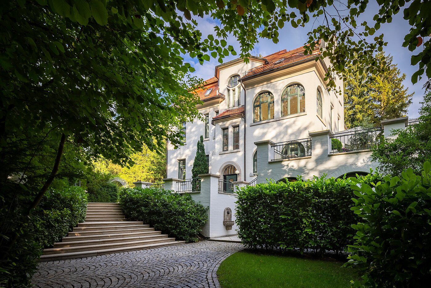 Villa avec 9 pièces | Reutlingen | 70231 | Hauptaufgang zur Villa