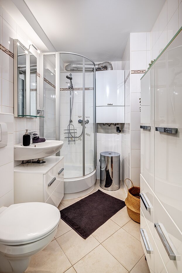Appartement au dernier étage avec 2 pièces | München-Au | 2209ML3 | Hell gefliestes Bad mit Dusche