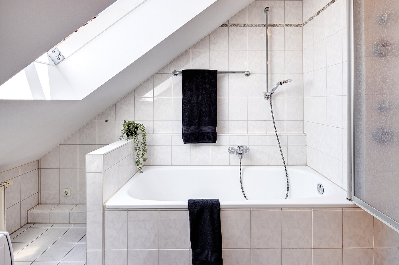Appartement avec 2 pièces | Unterschleißheim | 70138 | ...Fenster und Badewanne