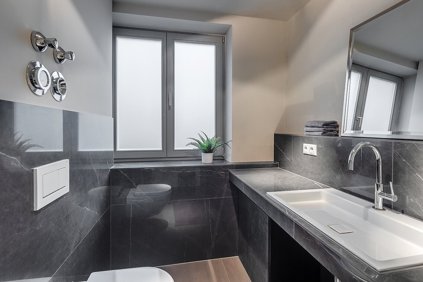 Rez-de-chaussée surélevé avec 2 pièces | München-Lehel | 2012ML1 | Mit Fenster und...