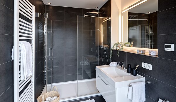 Penthouse avec 3.5 pièces | München-Oberföhring | 70237 | En Suite Duschbad...