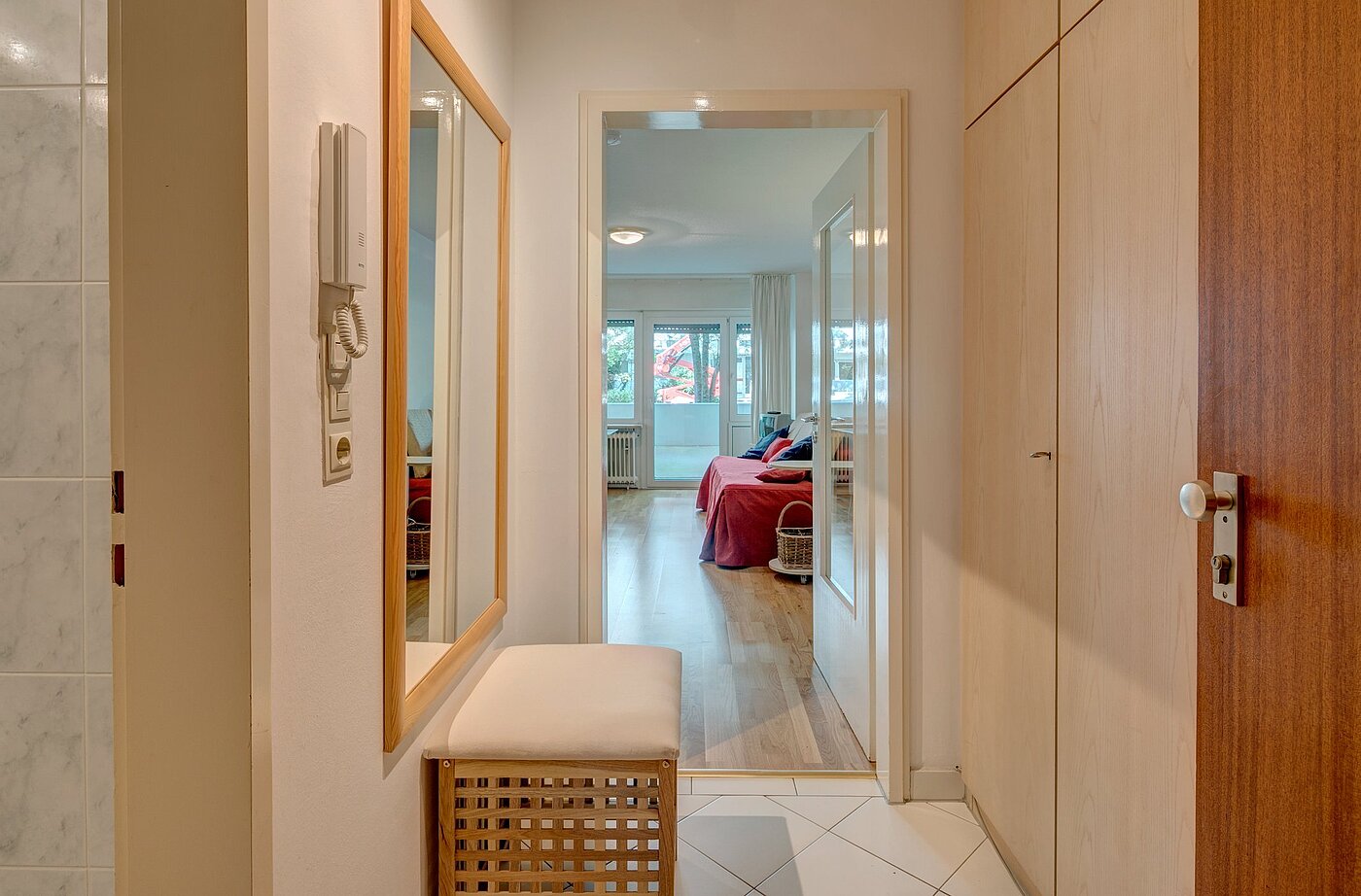 Rez-de-chaussée surélevé avec 1 pièce | München-Neuhausen | 1911ML10 | Geräumige Diele