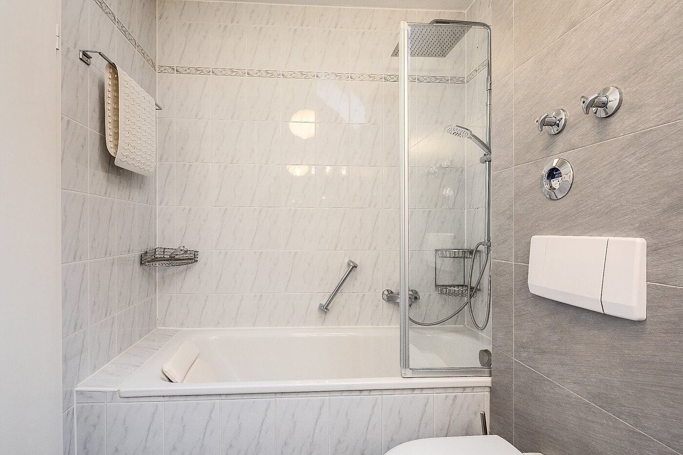 Appartement avec 2 pièces | Unterhaching | 2004ML7 | geschmackvolles Bad