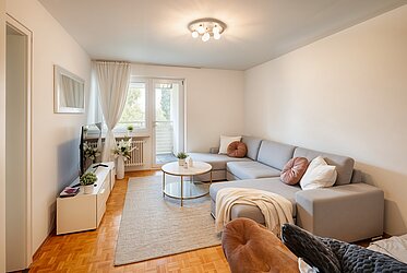 Thalkirchen : appartement 2 pièces avec balcon orienté sud-est au 5e étage - libre