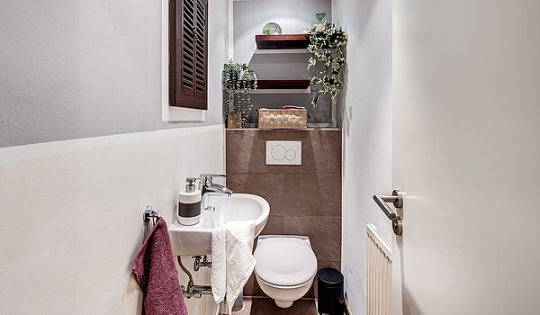 Maison d'angle mitoyenne avec 6 pièces | Germering | 70033 | Gästetoilette