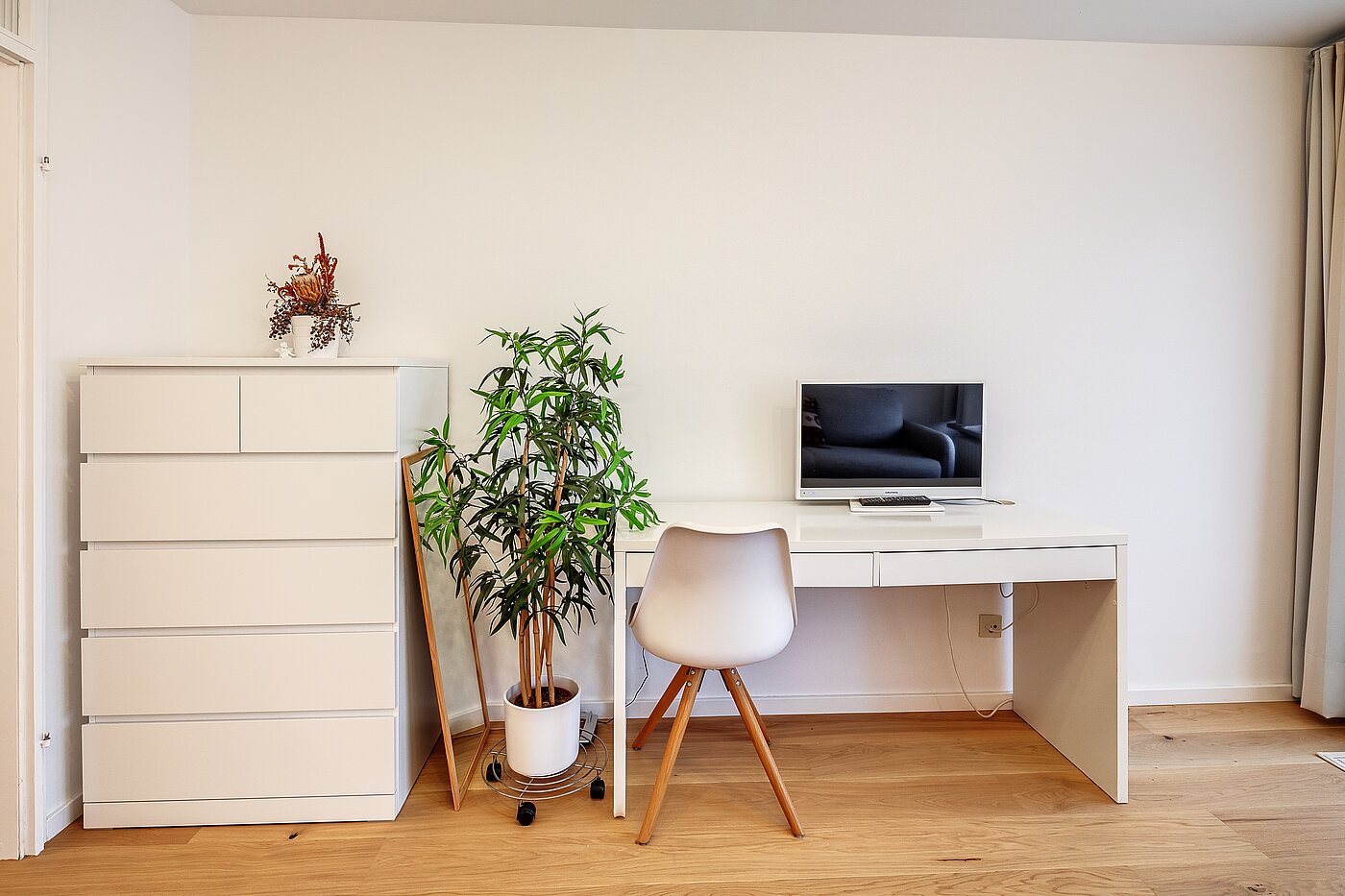 Appartement avec 1 pièce | München-Schwabing | 70475 | ... und kleinem Schreibtisch
