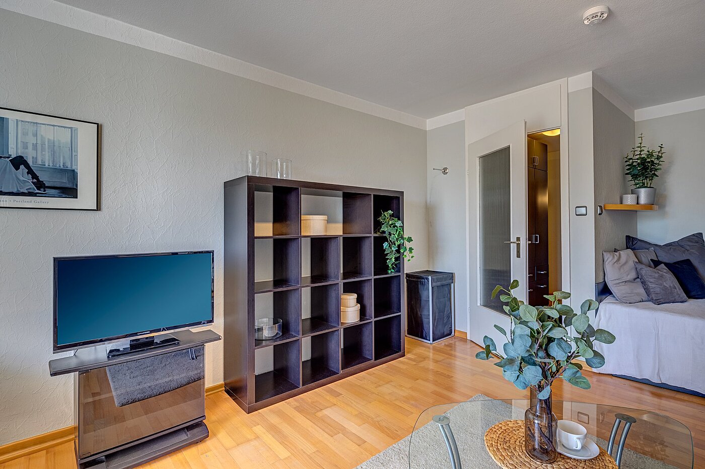 Appartement avec 1 pièce | München-Schwabing | 2109ML1 | großem Bücherregal und...