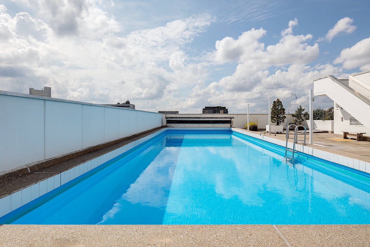 Appartement avec 1 pièce | München-Bogenhausen | 2103ML6 | Lädt zum Schwimmen...