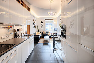 Haidhausen : un immeuble ancien classé à la rencontre de la modernité – élégant appartement 2 pièces – disponible