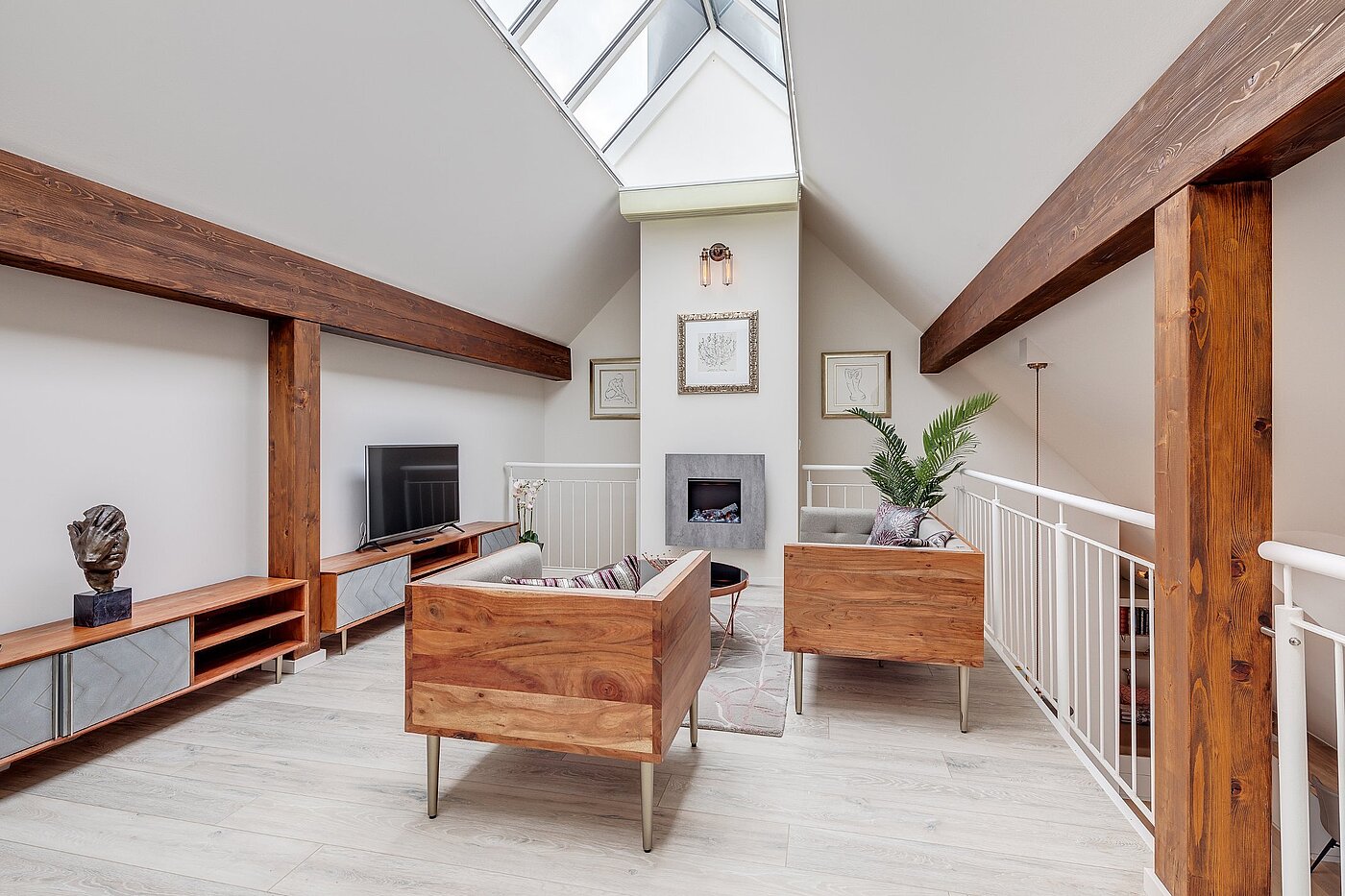 Appartement avec 2.5 pièces | München-Moosach | 2012ML4 | ... die Galerie mit Kamin