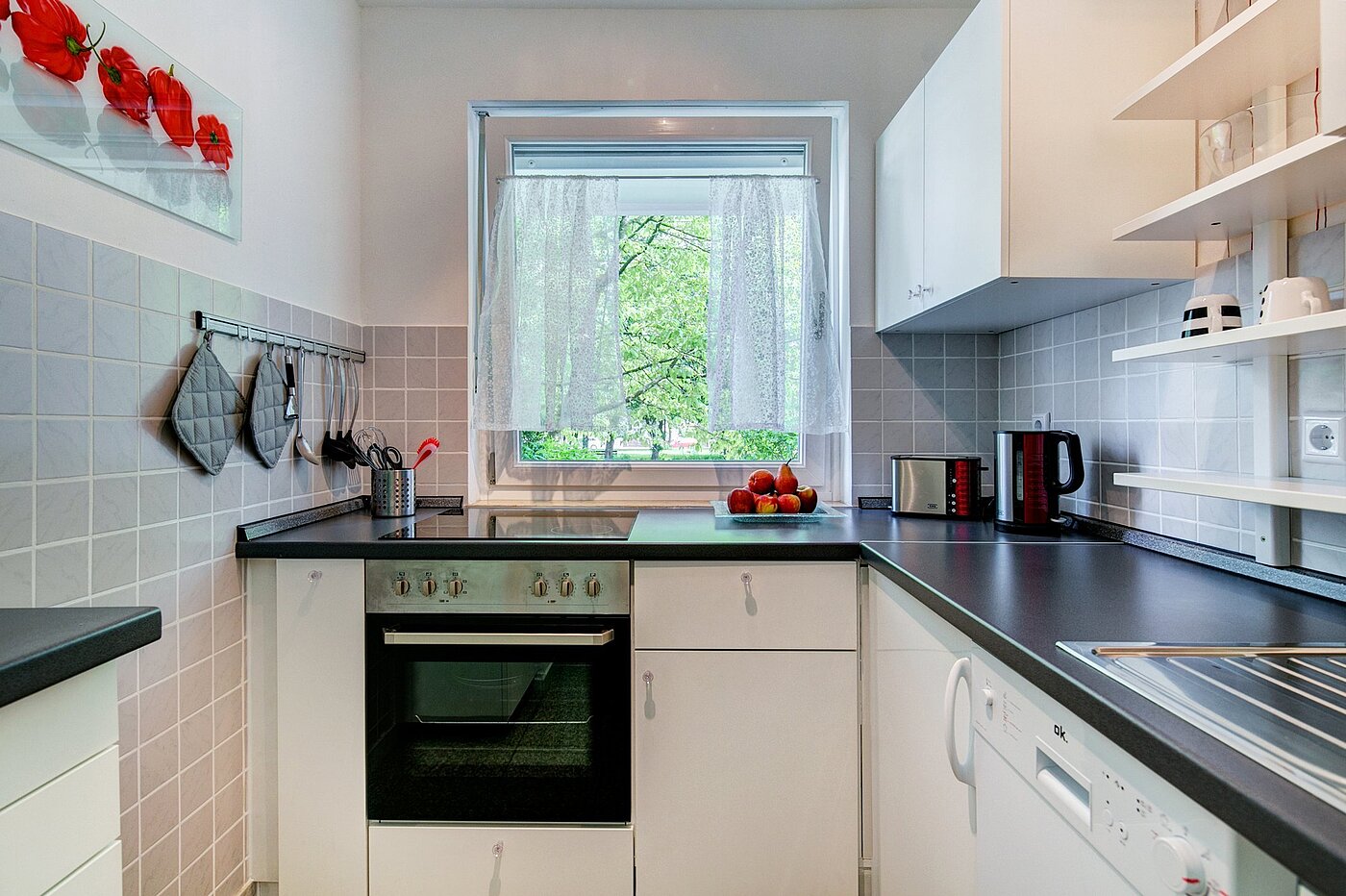 Rez-de-chaussée surélevé avec 2 pièces | München-Sendling-Westpark | 2001ML1 | Abgeschlossene Küche mit...