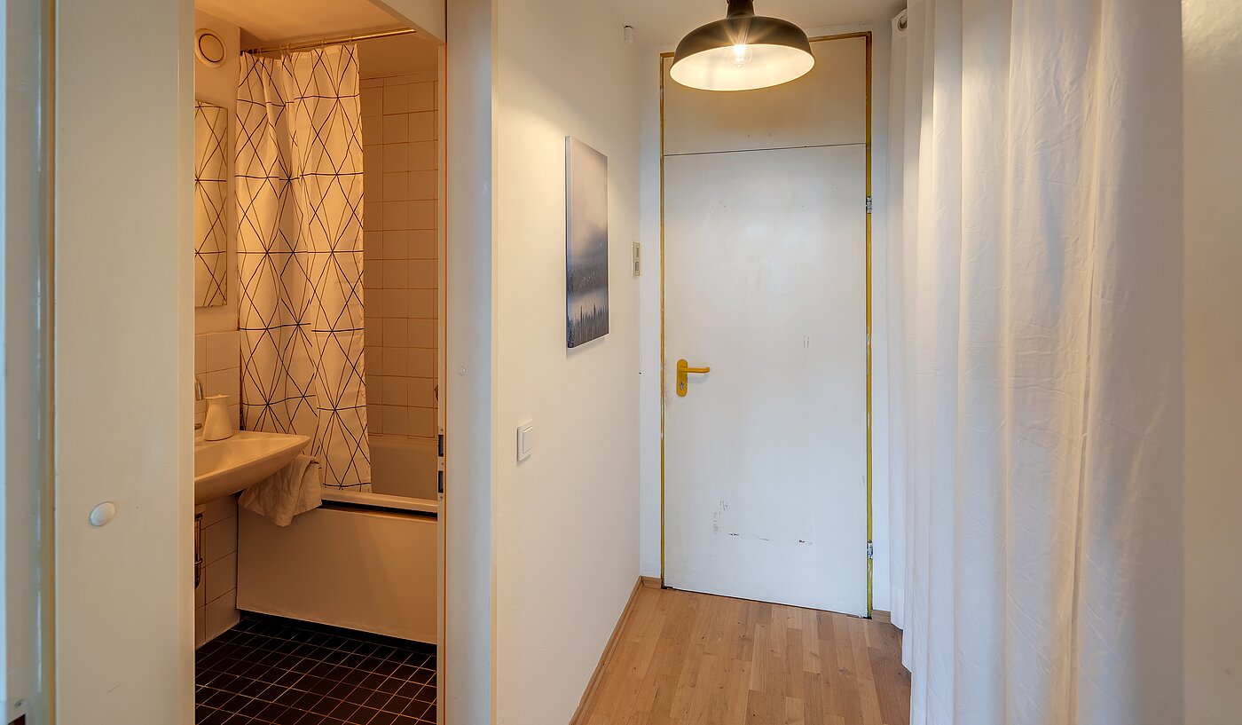 Appartement avec 1 pièce | München-Au | 2211ML1 | Eingangsbereich mit Blick ins Bad