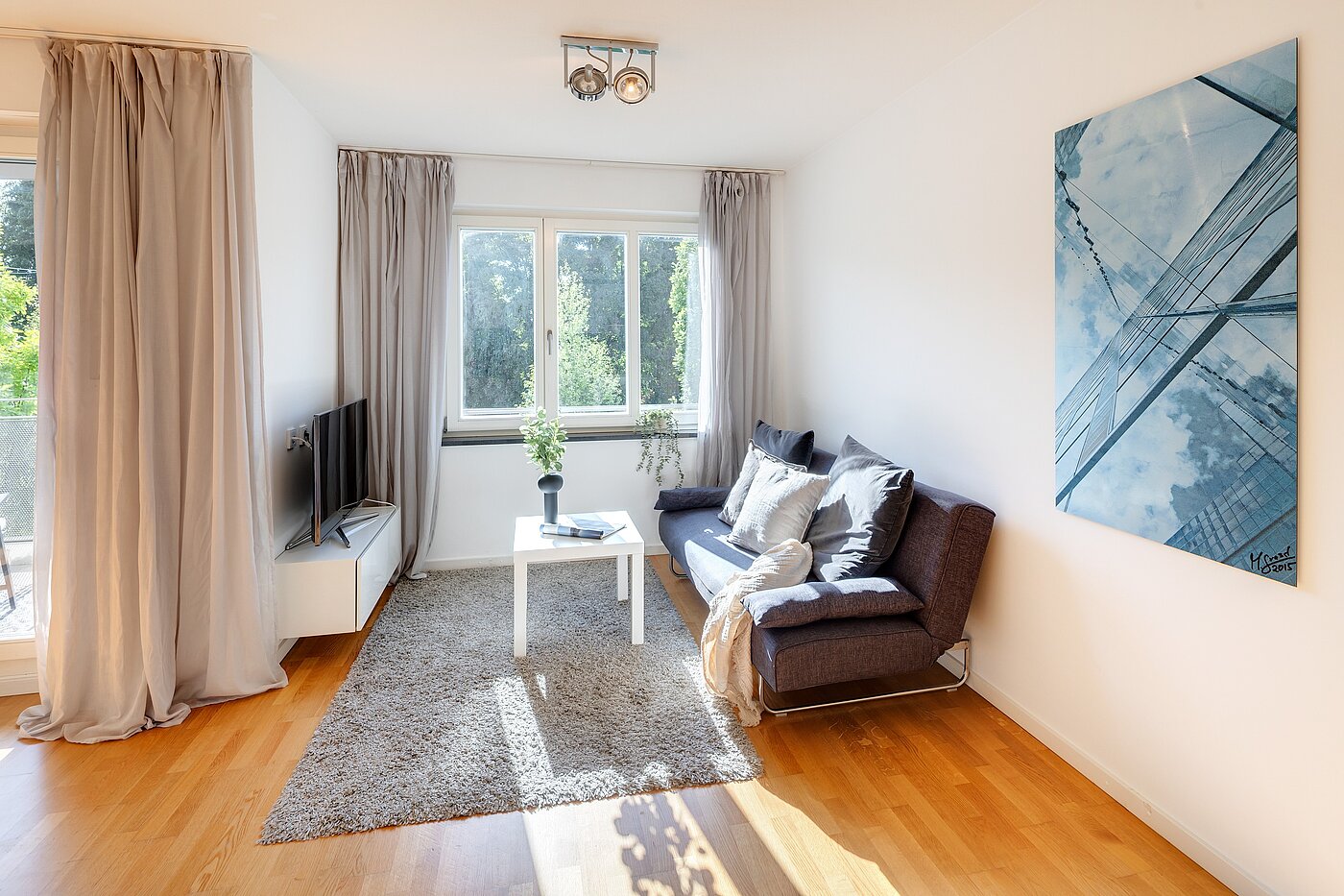 Appartement avec 2 pièces | München-Schwabing | 70278 | Couch und Fernseher
