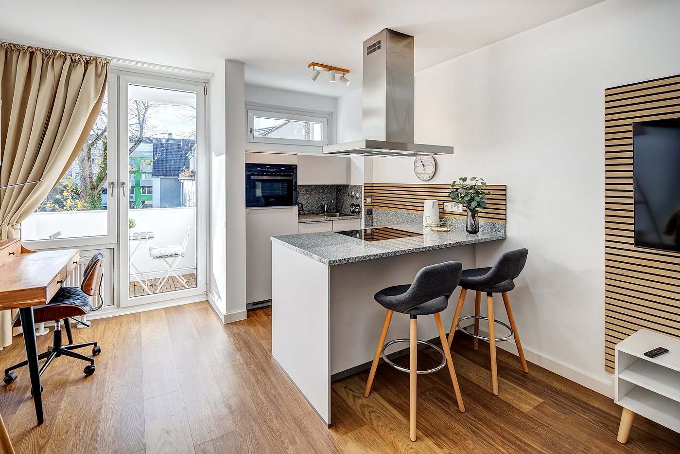 Apartment avec 1 pièce | München-Milbertshofen | 70183 | ...und Barhockern