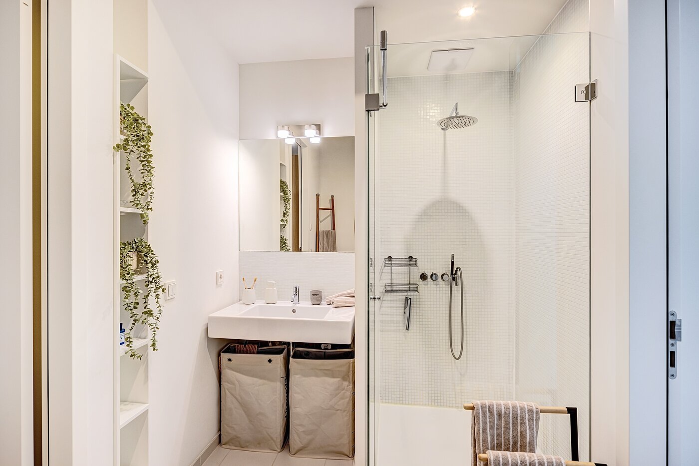 Apartment avec 1.5 pièces | München-Neuhausen | 70444 | ...Duschbad - beidseitig...