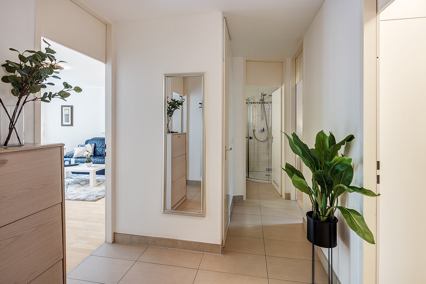 Appartement avec 2.5 pièces | München-Nymphenburg | 2204ML61 | ...mit Blickrichtung WC, Bad und Schlafzimmer