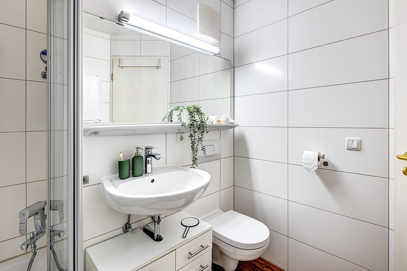 Appartement avec 2 pièces | München-Schwabing | 2205ML71 | ...mit großem Spiegel