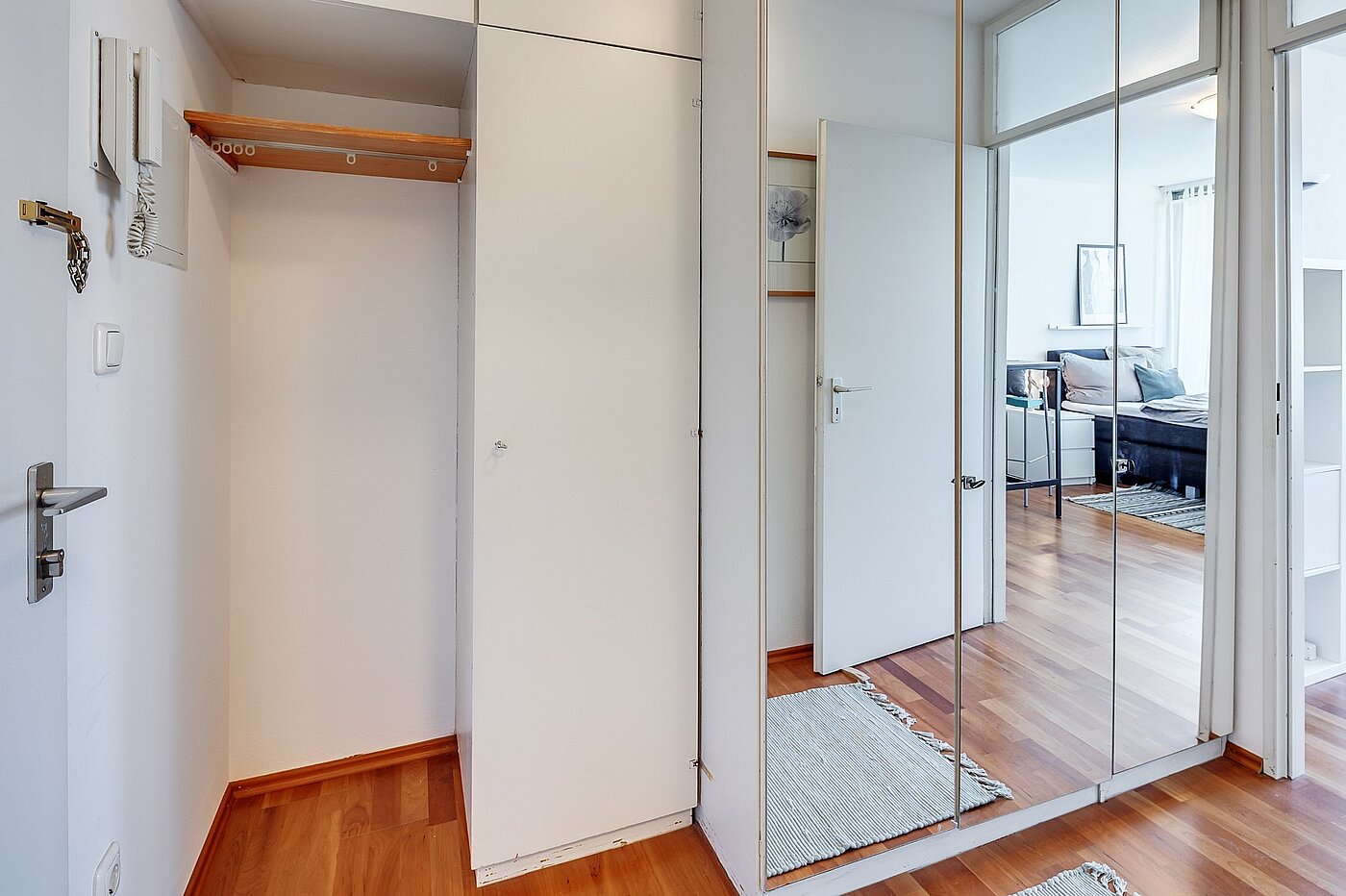 Appartement avec 1 pièce | München-Bogenhausen | 2103ML6 | Kleiderschrank mit Garderobe