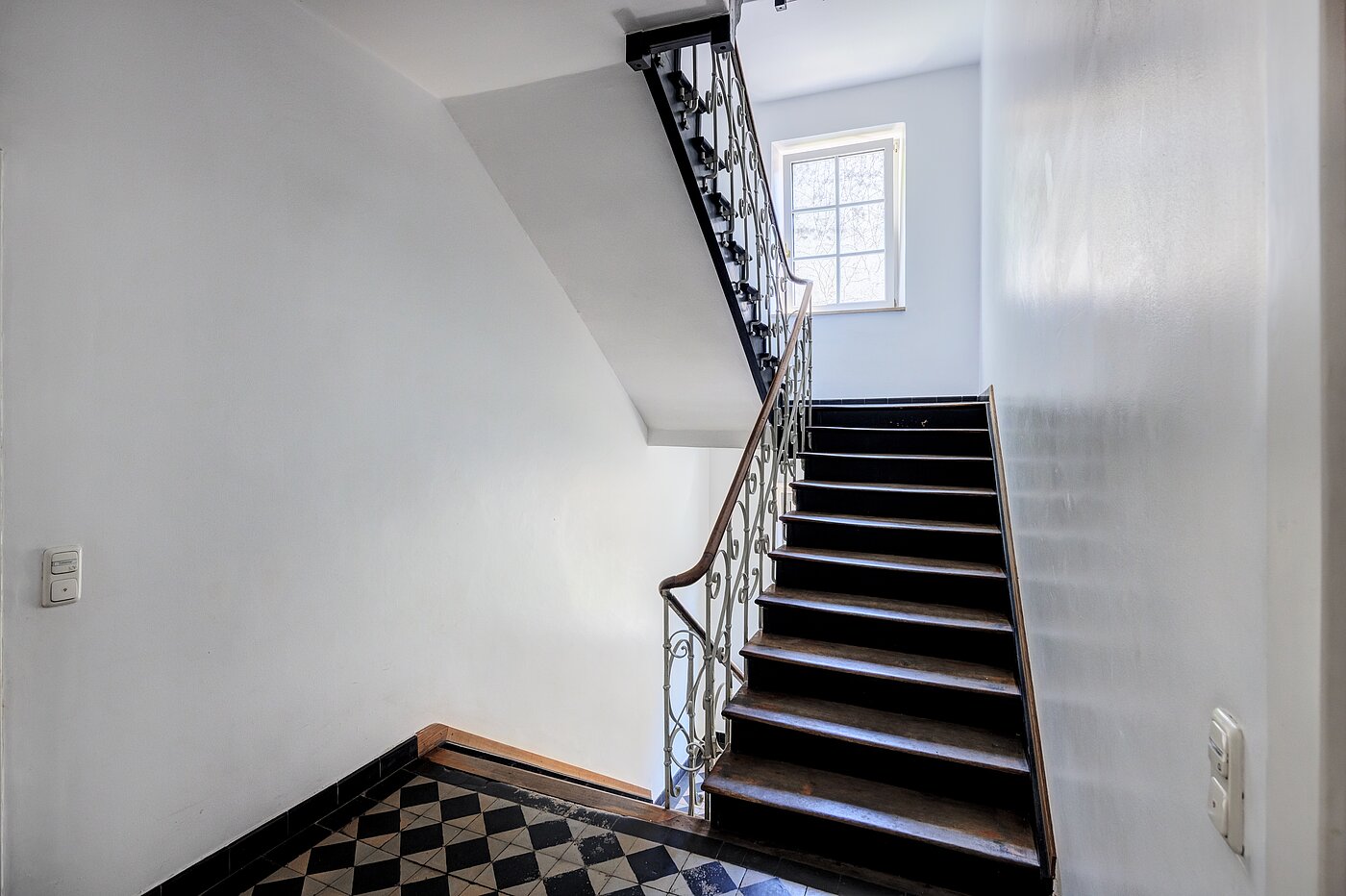 Appartement avec 1.5 pièces | München-Neuhausen | 70473 | Stilvolles Treppenhaus