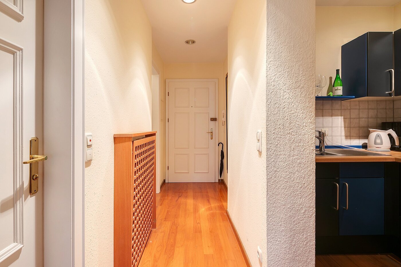 Appartement avec 1 pièce | München-Ludwigsvorstadt | 2108ML5 | Flur mit Blick zur Eingangstür