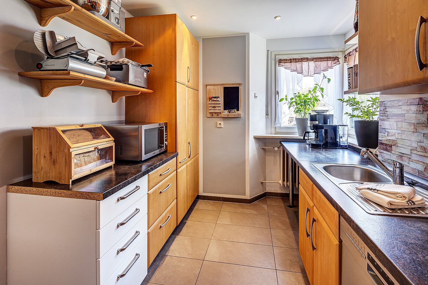 Maison d'angle mitoyenne avec 6 pièces | Germering | 70033 | Küche mit Fenster