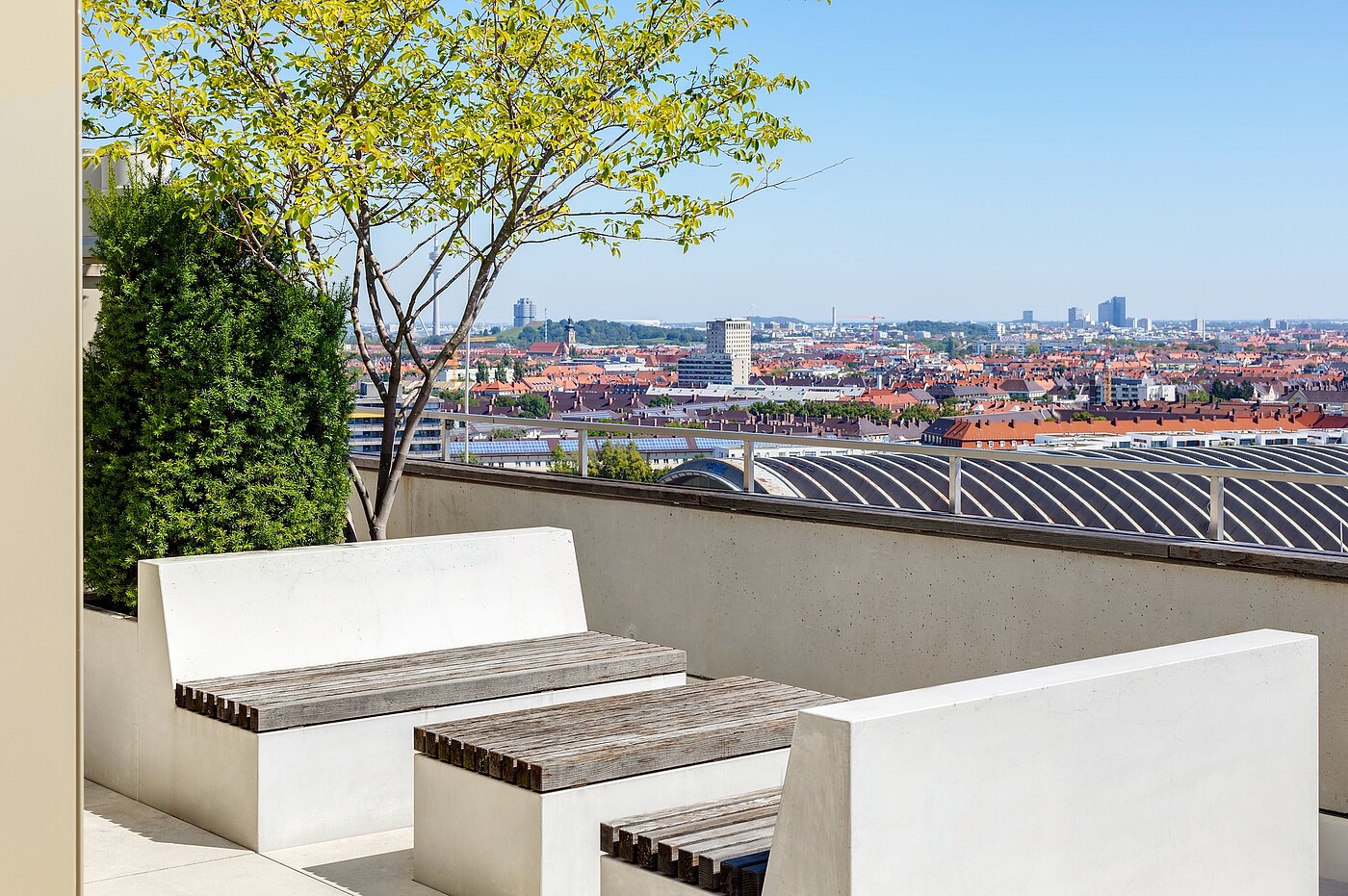 Apartment avec 1.5 pièces | München-Neuhausen | 70444 | Dachterrasse bei Tag....